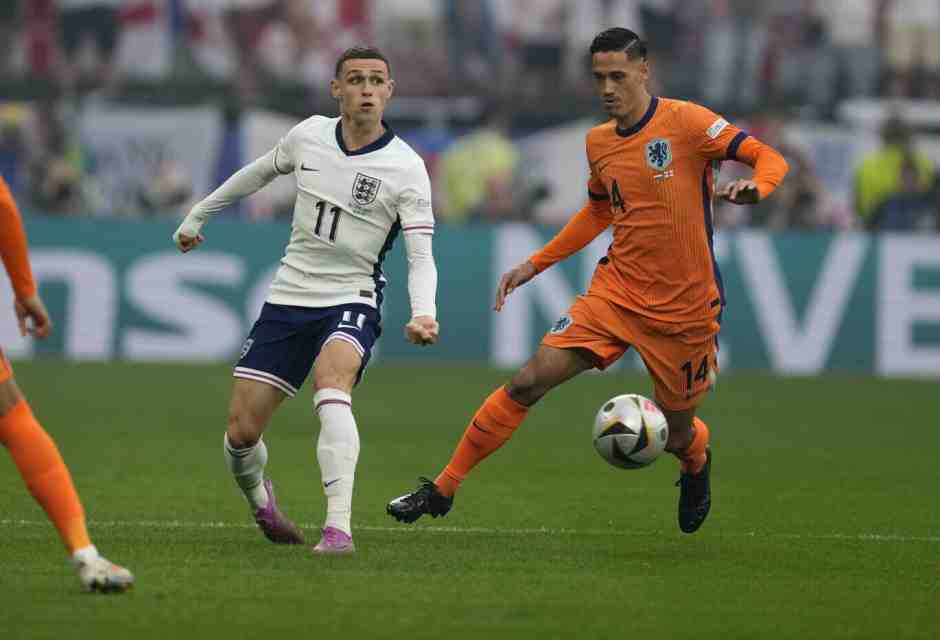 La sorpresa delle scarpe nere di Tijjani Reijnders