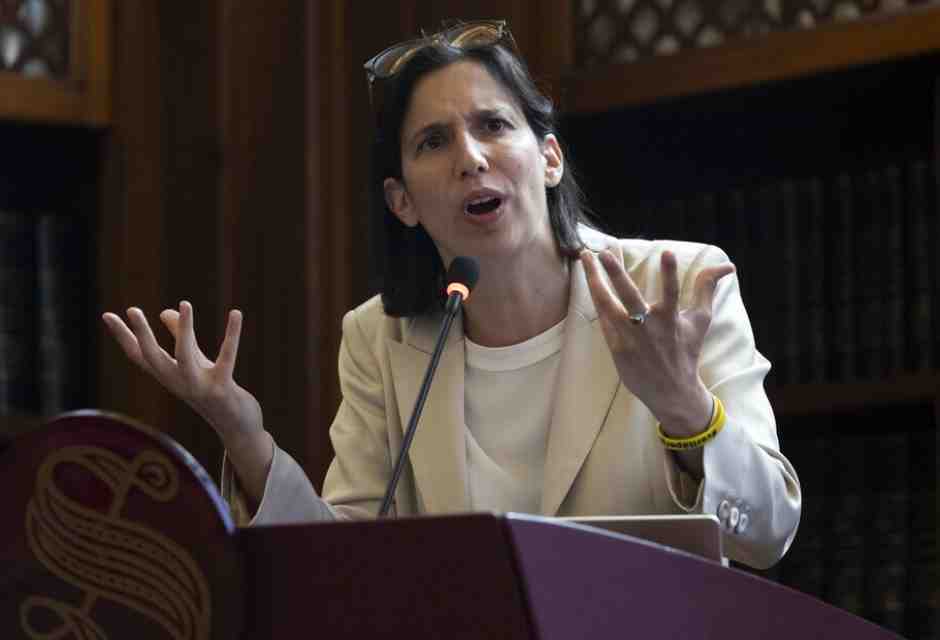 “Quale prezzo pagano le donne al premierato?”, si chiede Schlein. E ce lo chiediamo pure noi