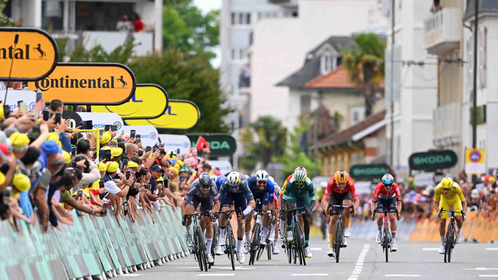 Tour de France. Jasper Philipsen è il più veloce a domare le bizzose strade d'Aquitania