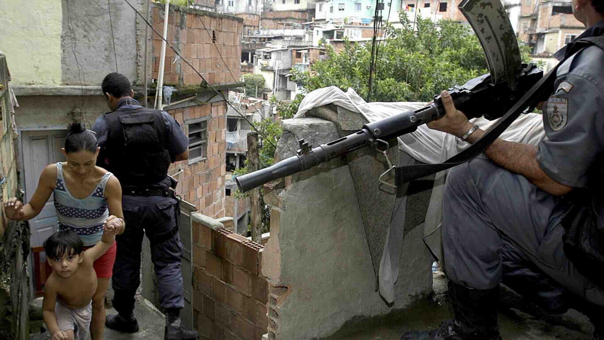 In Brasile non ci s’annoia. Ecco i narcos pentecostali che attaccano le chiese cattoliche