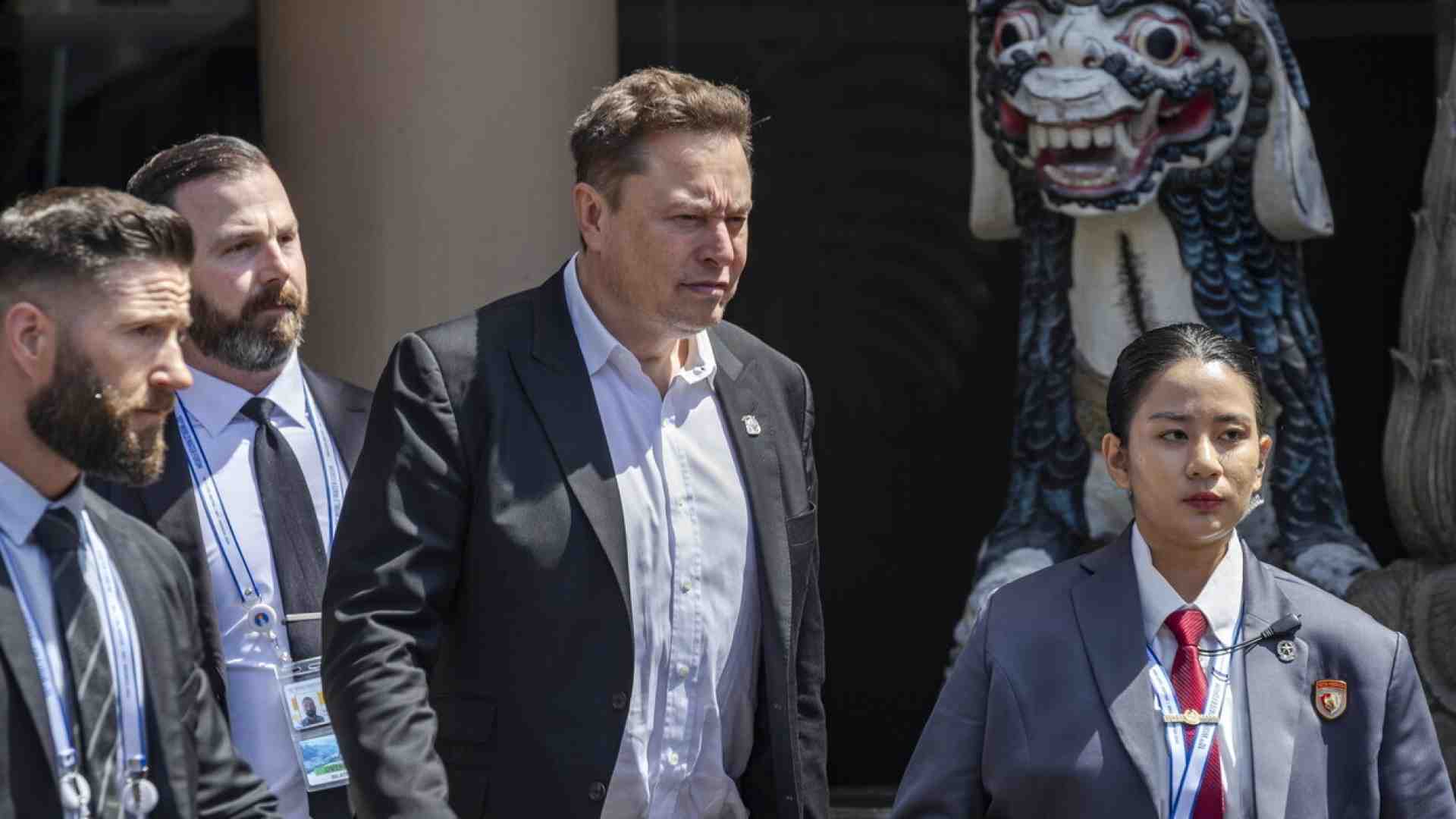 Le accuse dell'Ue a Musk: la spunta blu di X è ingannevole e crea disinformazione
