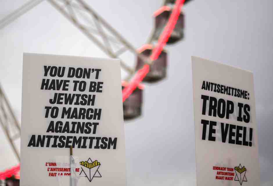 Da bravi allievi dell'Iran, i pro pal profanano la memoria dell’Europa. Il sondaggio Ue