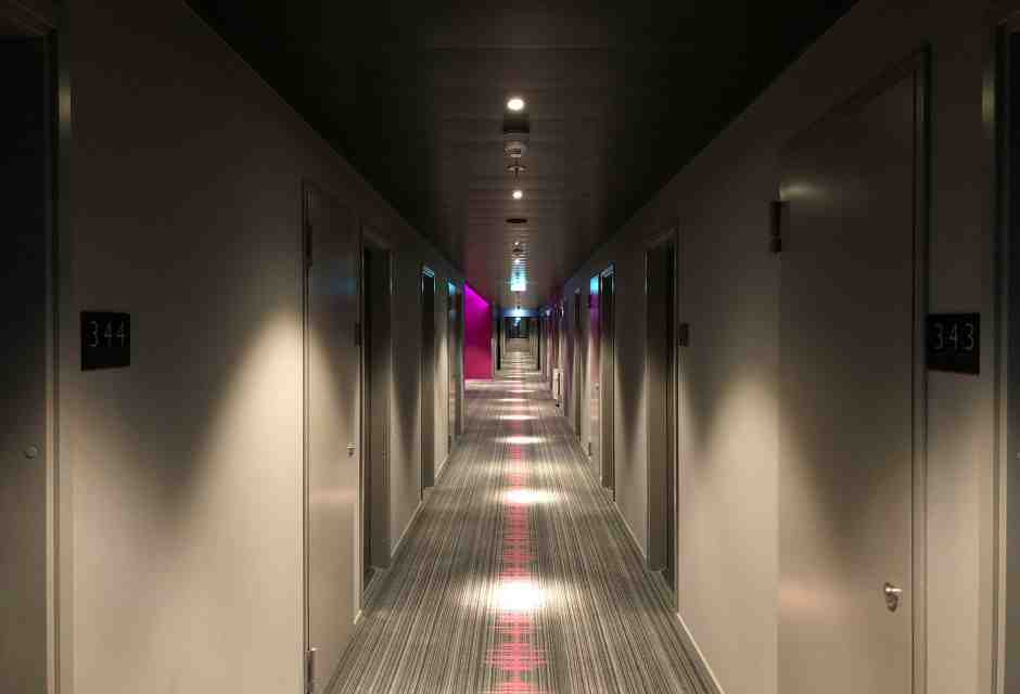 Ma perché nelle camere d'albergo dev'essere tutto così complicato?