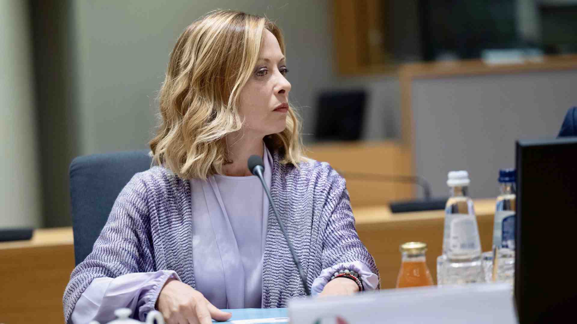 Meloni a Tripoli per rilanciare la strategia migratoria: "Combattiamo insieme la tratta di essere umani"