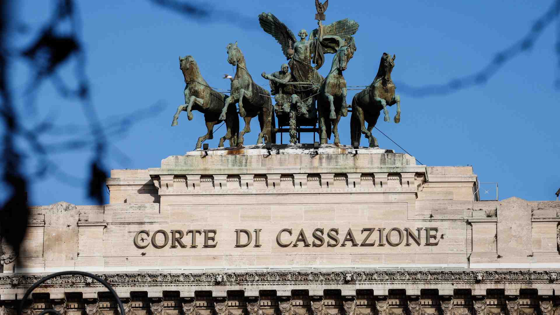 La Corte Costituzionale invita a un approccio più liberale per evitare la “paura della firma”