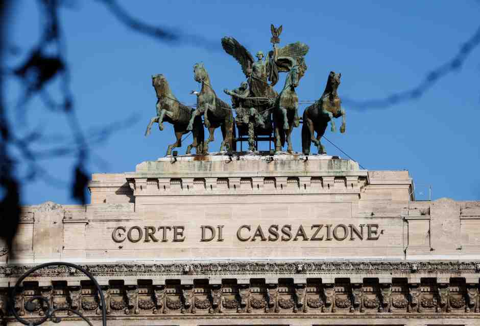 La Corte Costituzionale invita a un approccio più liberale per evitare la “paura della firma”