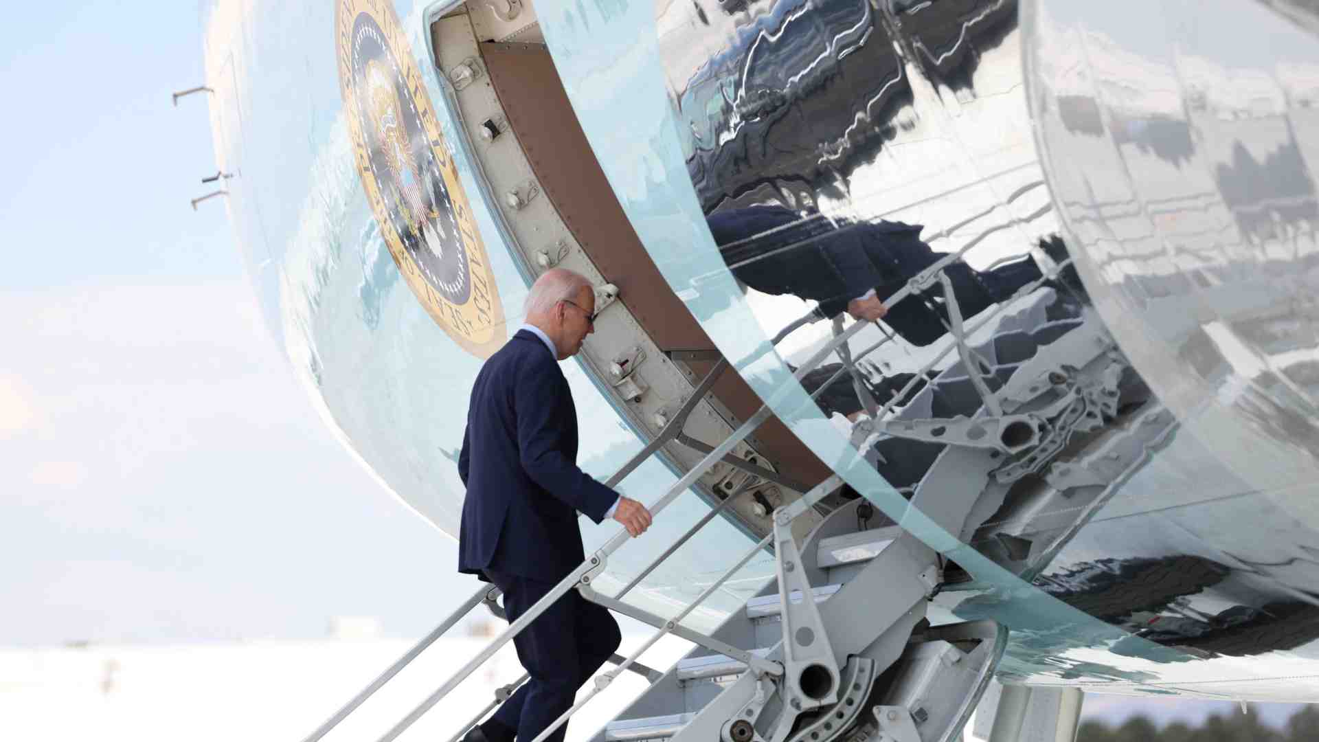 Biden ha il Covid e per la prima volta valuta il ritiro