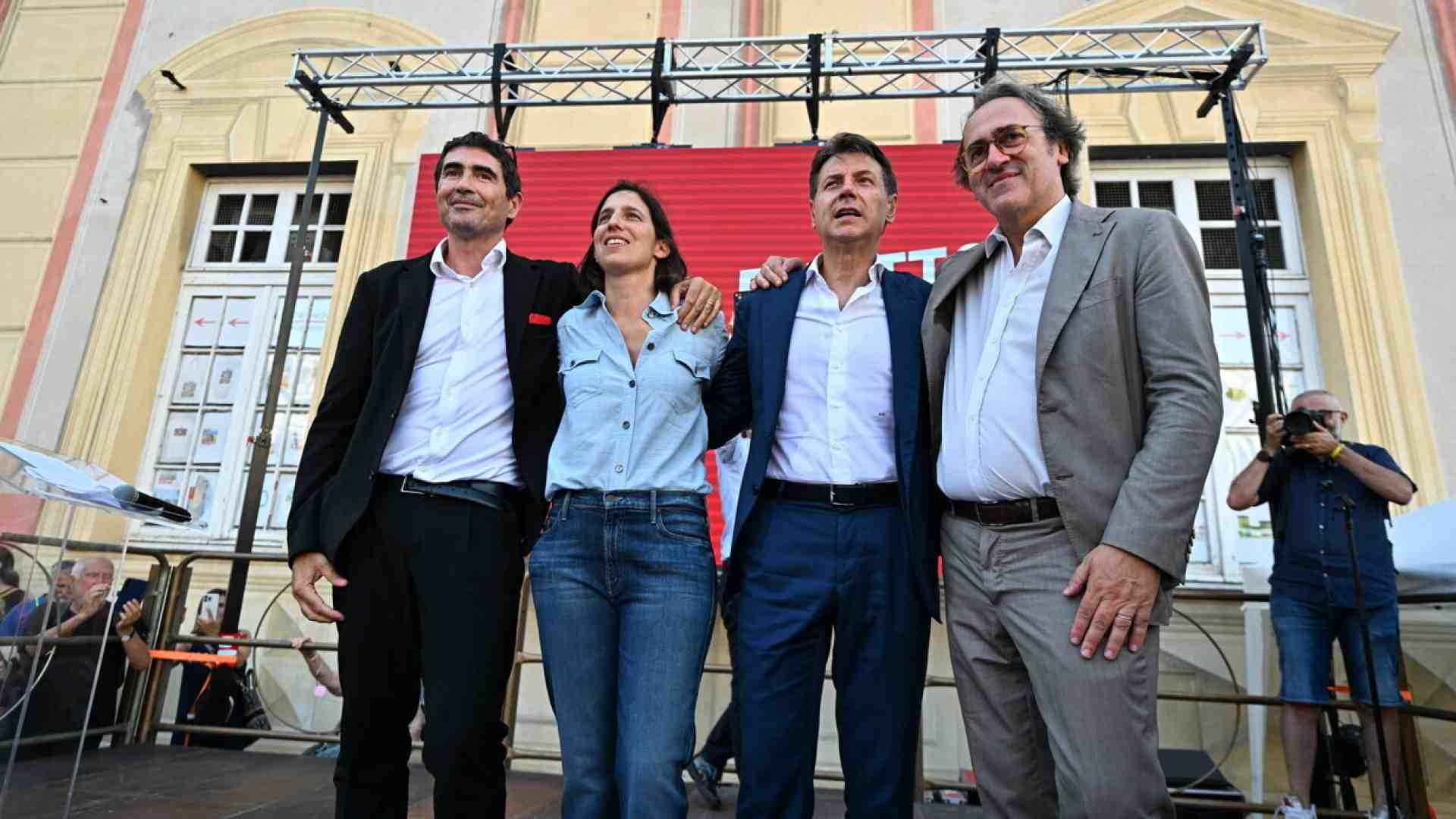 Pd, M5s, Avs agitano la forca contro Toti, raggiunto da un nuovo arresto con copia e incolla
