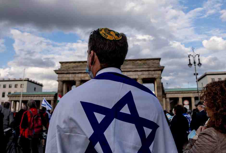 “Se Gaza brucia, noi bruciamo Berlino”. Succede in Germania. Ebrei sotto assedio