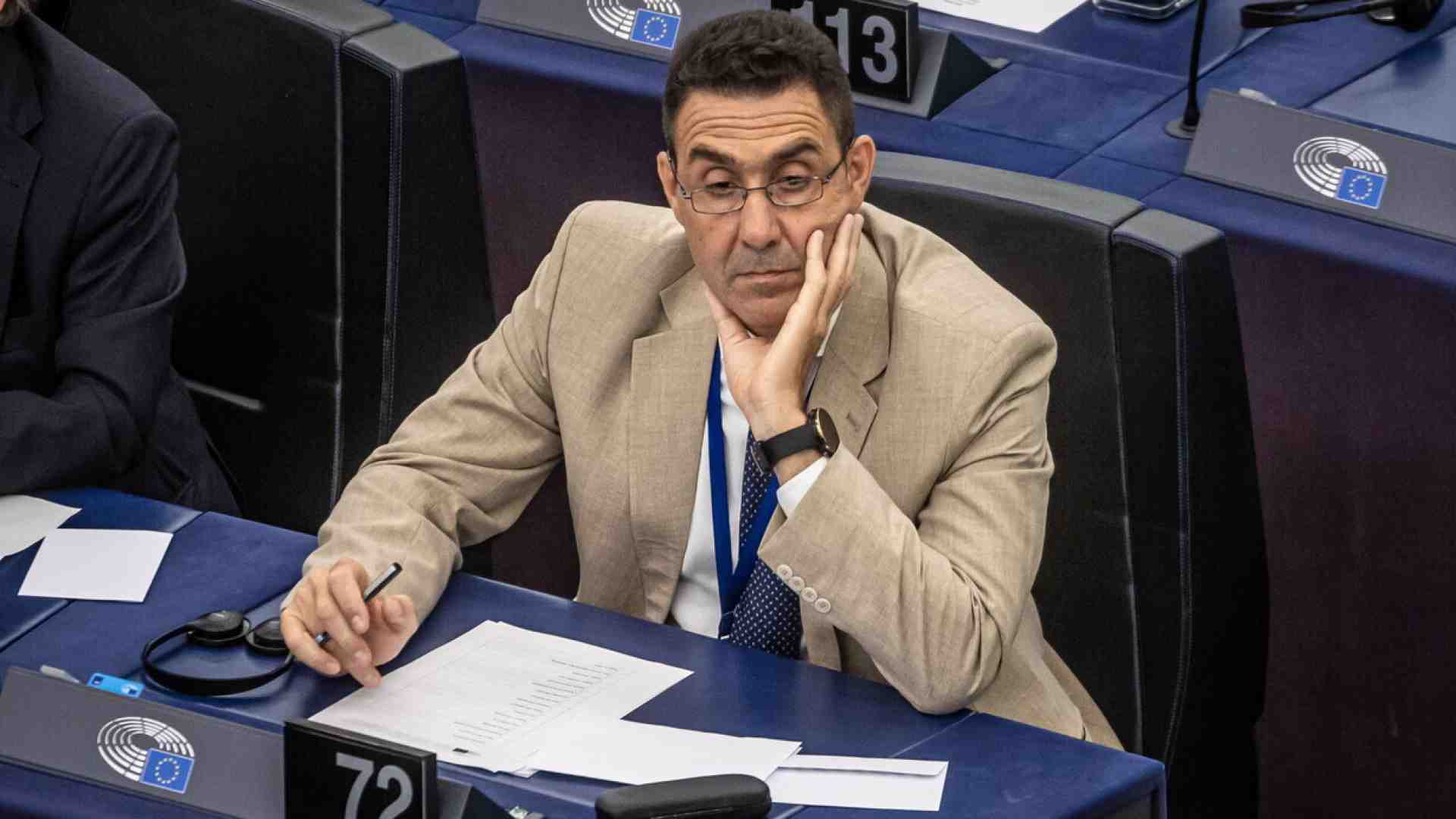 “Le Pen mi ha silurato? Questioni di lana caprina. Meloni? Ora è vannacciana”. Parla il generale