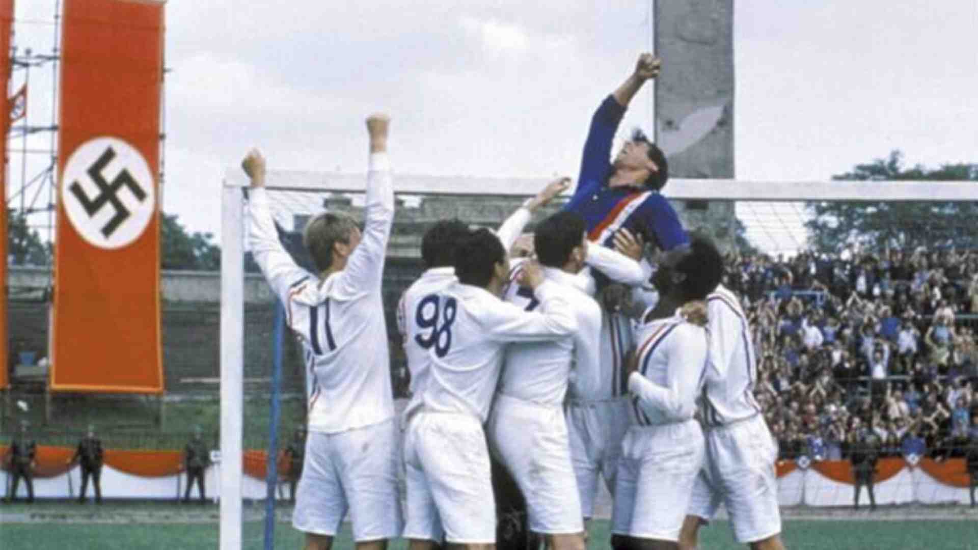 Quei commenti sulla partita del cuore che fanno venire in mente "Fuga per la vittoria"