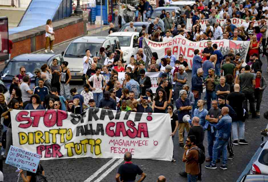 Un romanzo della lotta per la casa che fa da contraltare al romanzo criminale