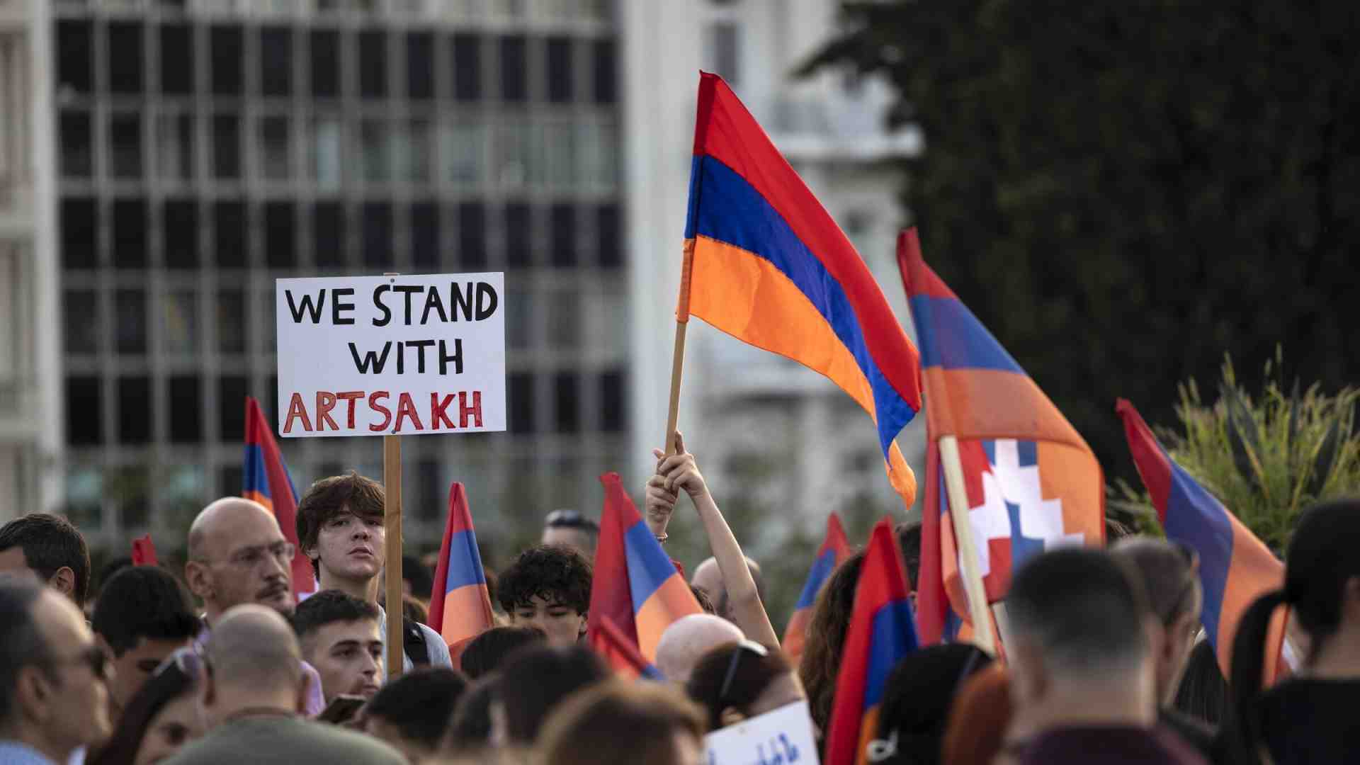 Il genocidio infinito dell’Armenia, dove a essere rimosse ora sono le croci