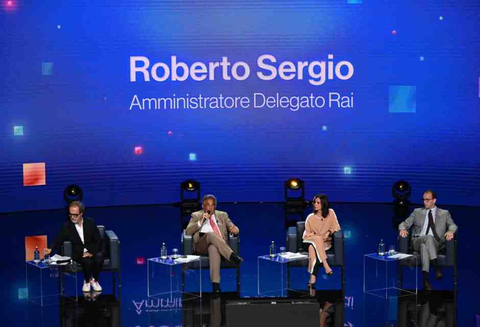 Tristezza, saluti, appelli a Pier Silvio: ecco il palinsesto Rai, la tv più malinconica del mondo