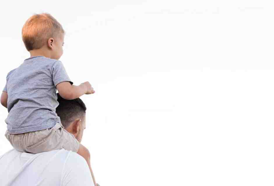 Tredici giorni a segnare l’inseguimento tra due vite: padre e figlio. Un esordio