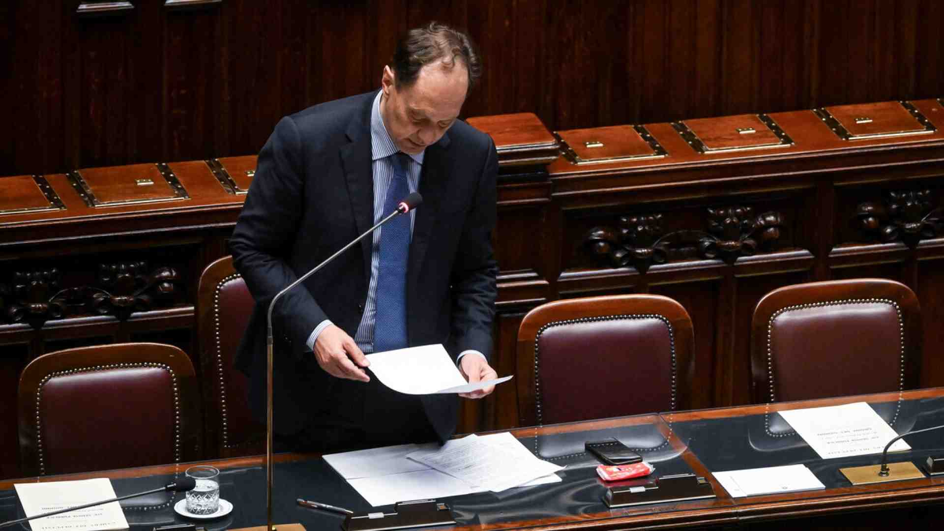 Palazzo Chigi detta i tempi: “Avanti con due decreti a settimana per camera”. O il Parlamento andrà in tilt