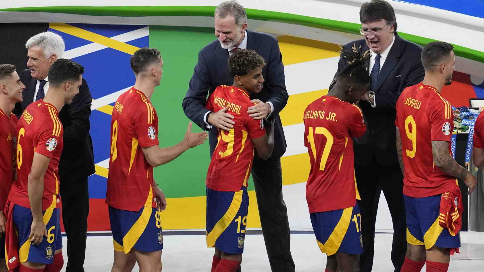 Due regni e un pallone. Dove va la monarchia spagnola