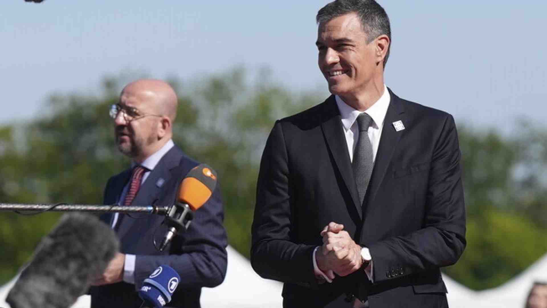 Il silenzio sprezzante di Sánchez sulle accuse di corruzione alla moglie