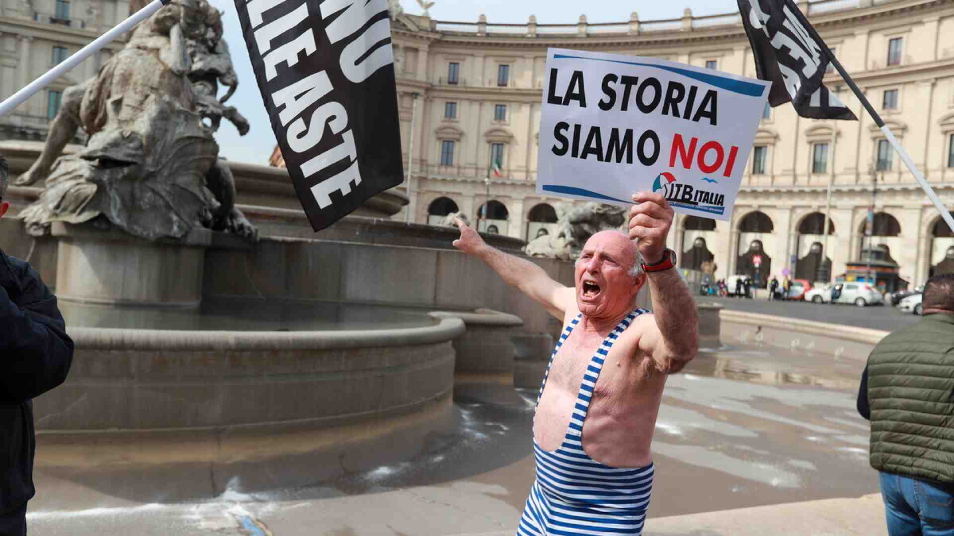 Balneari in protesta, lasciate perdere: tra un po’ il mare avrà sommerso tutto