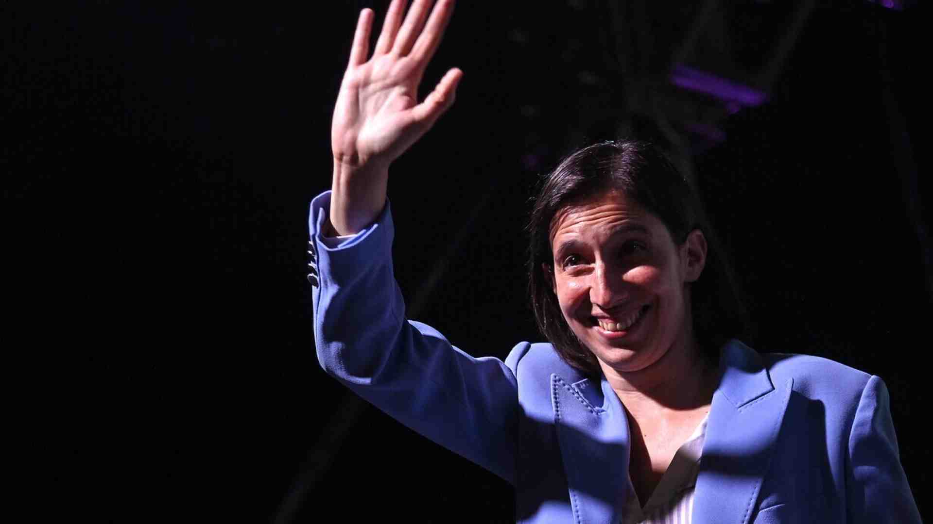 Schlein si è liberata dai dinosauri del Pd e ora sogna Palazzo Chigi: un governo Ellyssimo