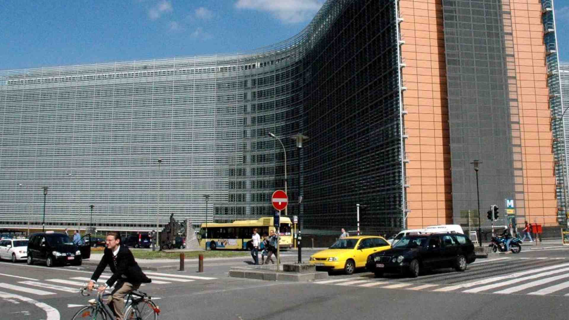 Assegno unico, Bruxelles deferisce l’Italia (che si difende)