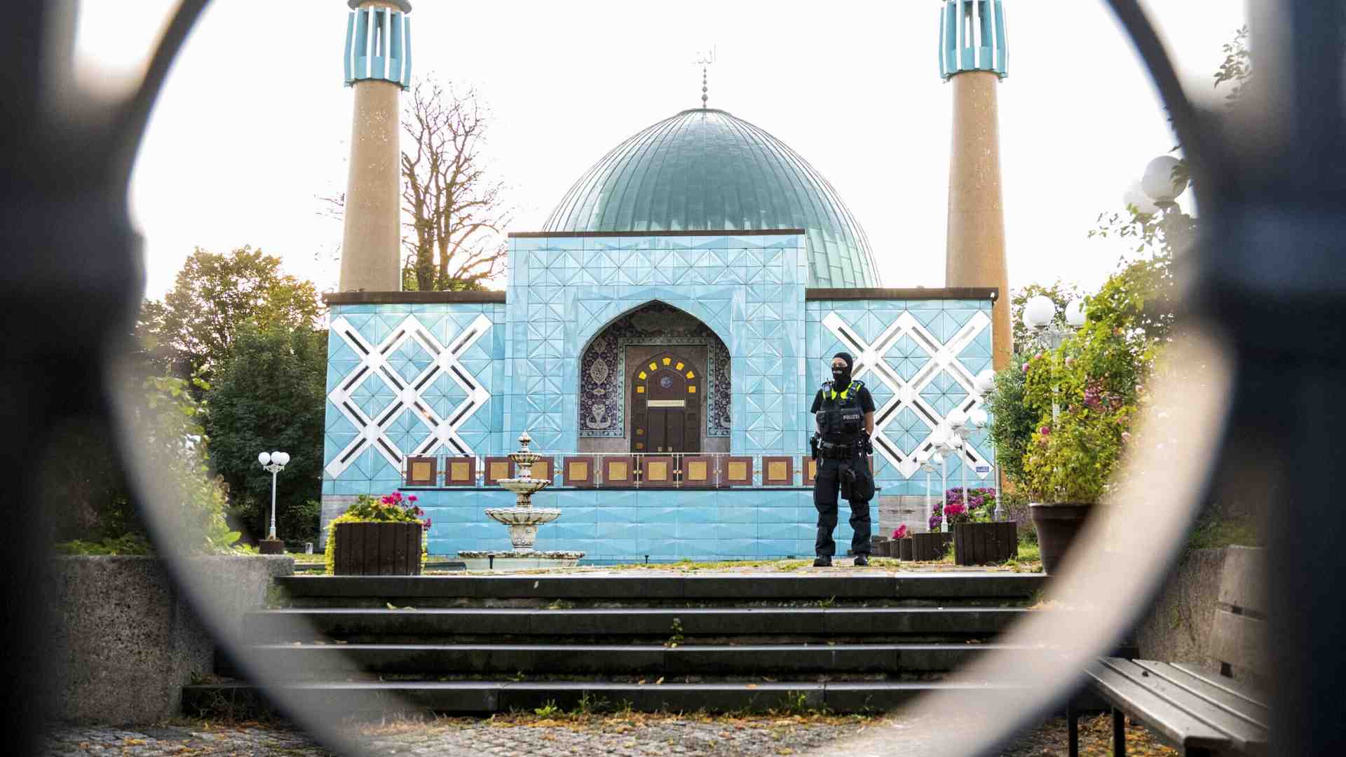 Perché è stato chiuso il centro islamico di Amburgo