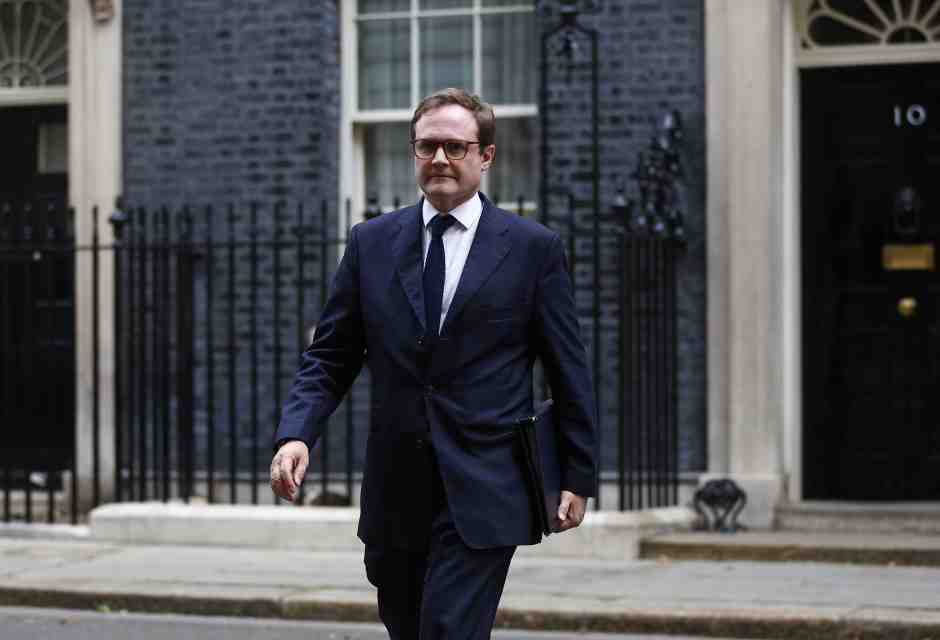 Il candidato inglese Tugendhat e la politica degli acronimi