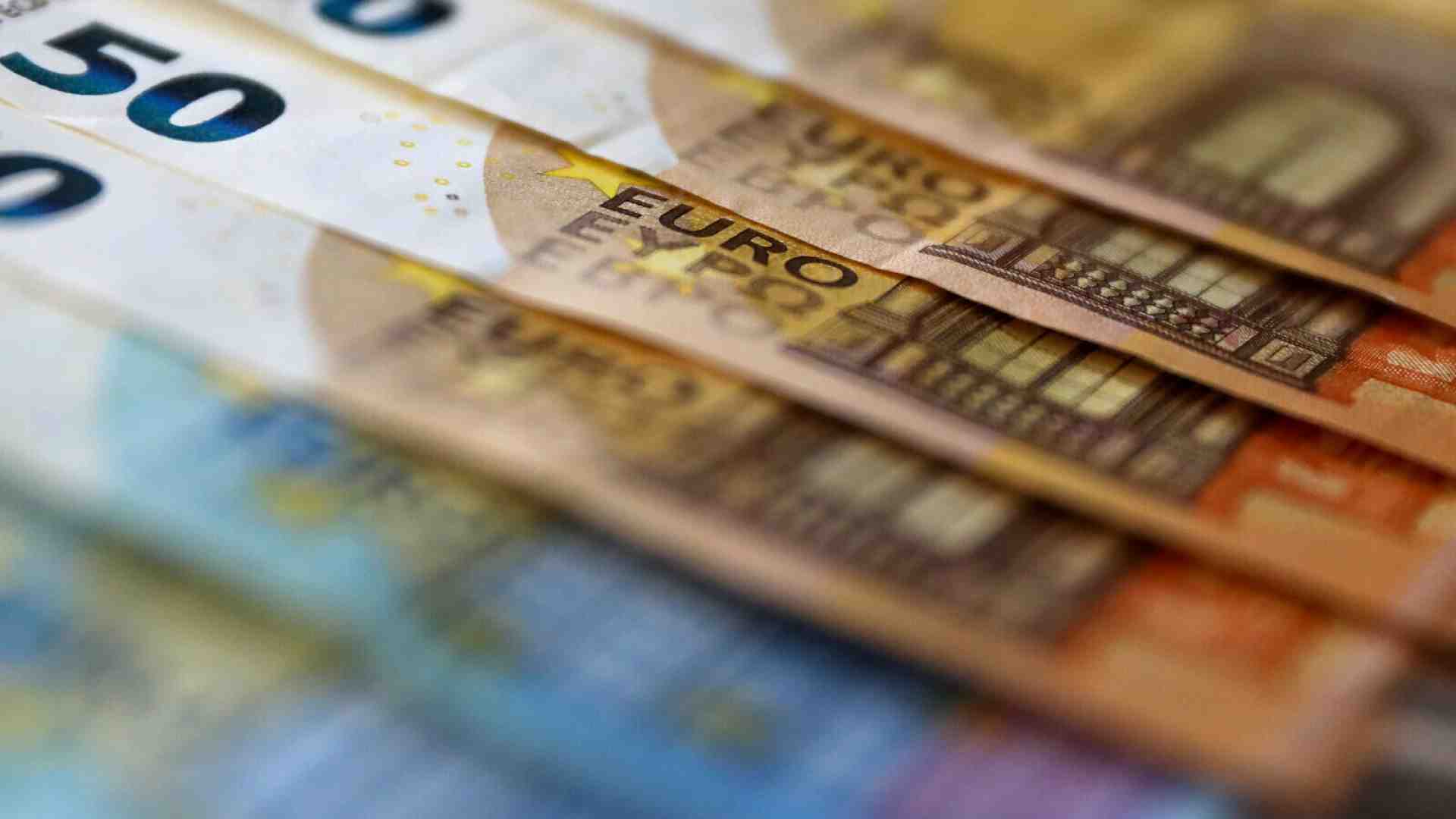 I rinnovi dei contratti fanno crescere i salari più dell’inflazione