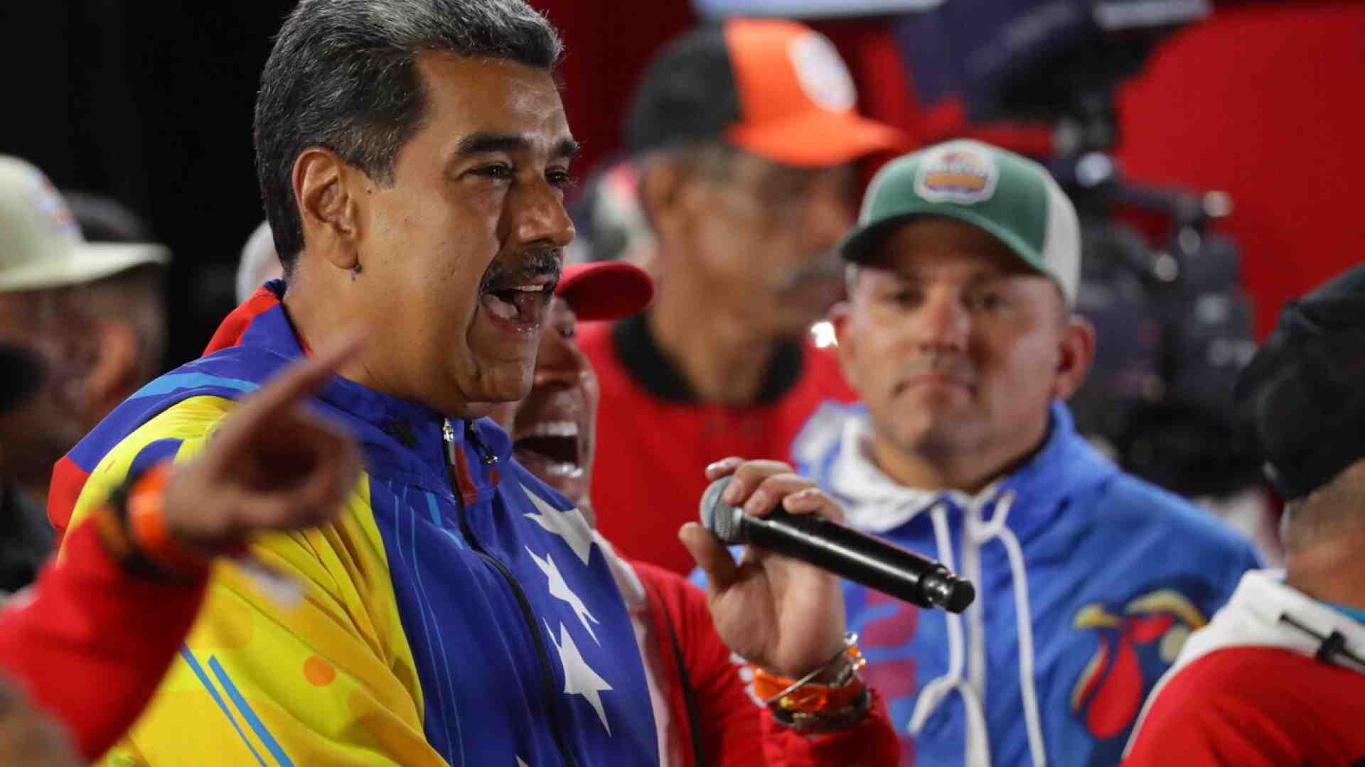 In Venezuela Maduro dice di aver vinto. Ma l'opposizione grida ai brogli