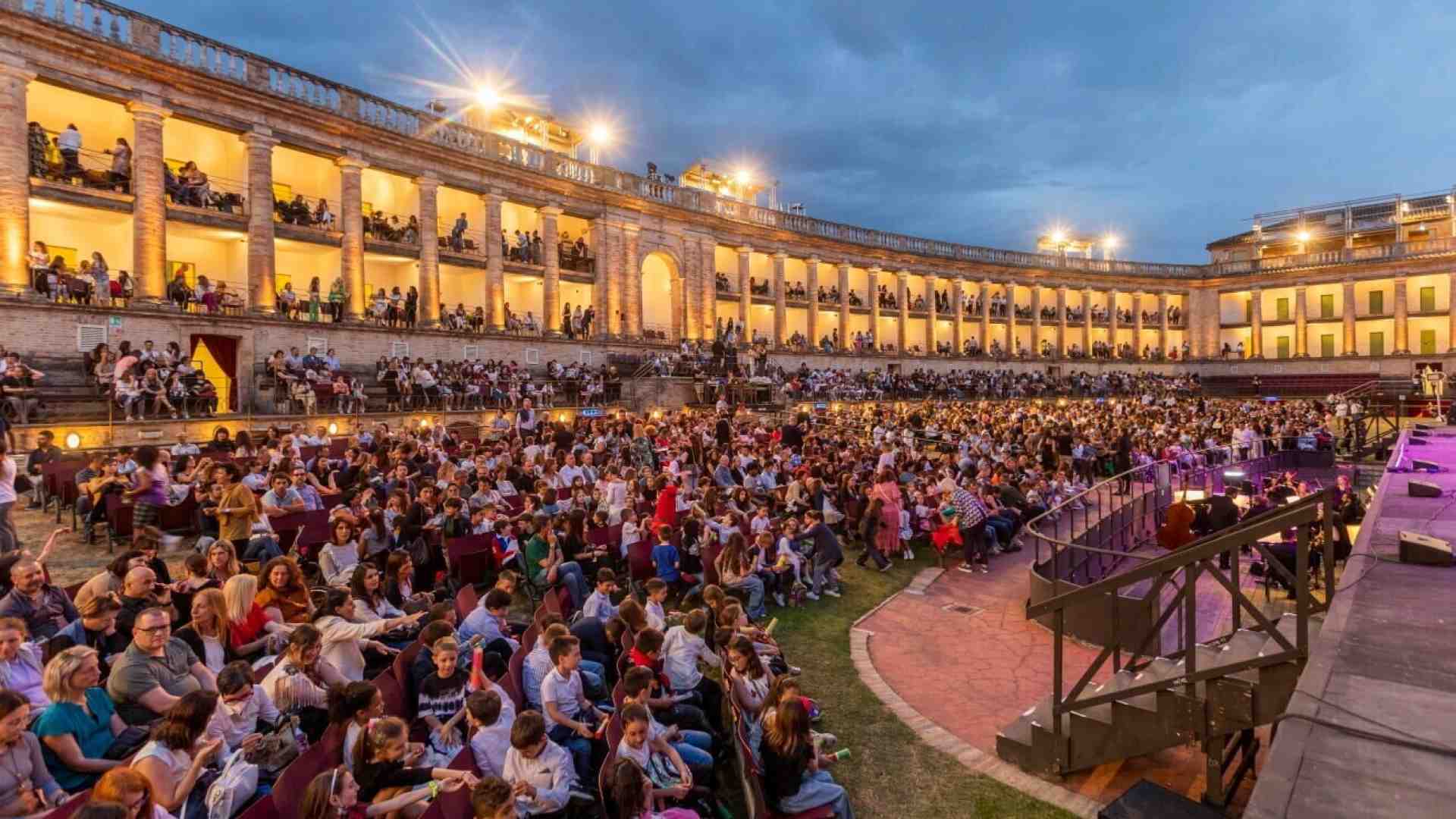 Allo Sferisterio di Macerata un’opera come si deve. Non era scontato. Applausi