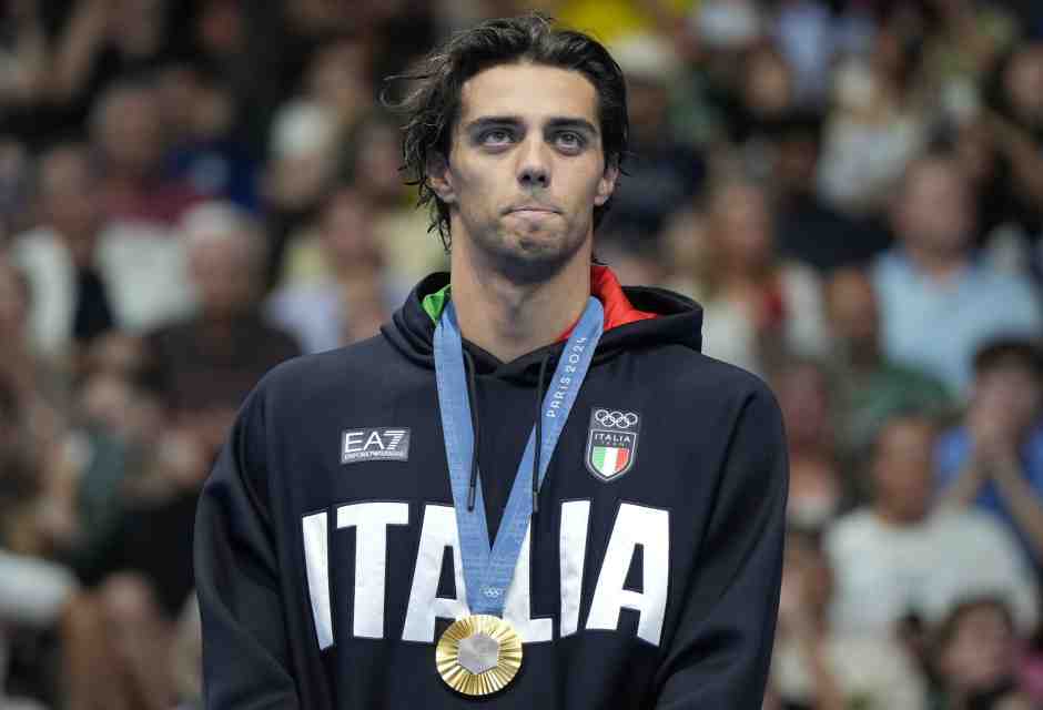Thomas Ceccon, il superuomo del nuoto italiano che si commuove dopo l'oro olimpico