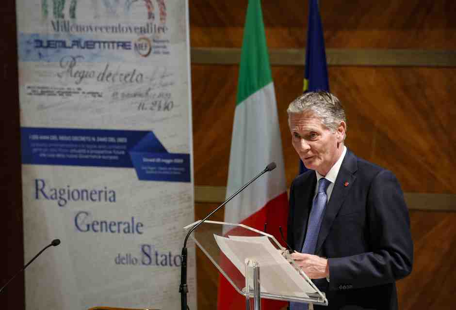 L’incomprensibile piagnisteo per la rimozione del ragionier Mazzotta