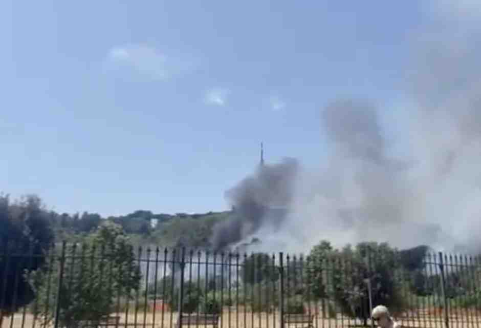 Roma, vasto incendio a ridosso del Tribunale di Piazzale Clodio