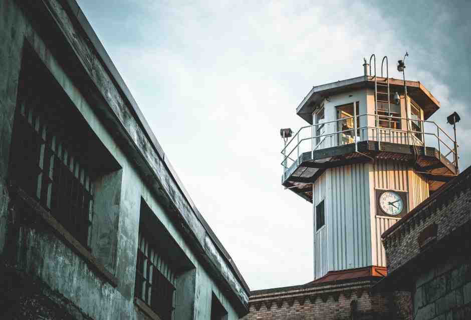 Proposta paradossale: qualche giorno di carcere obbligatorio per i magistrati tirocinanti