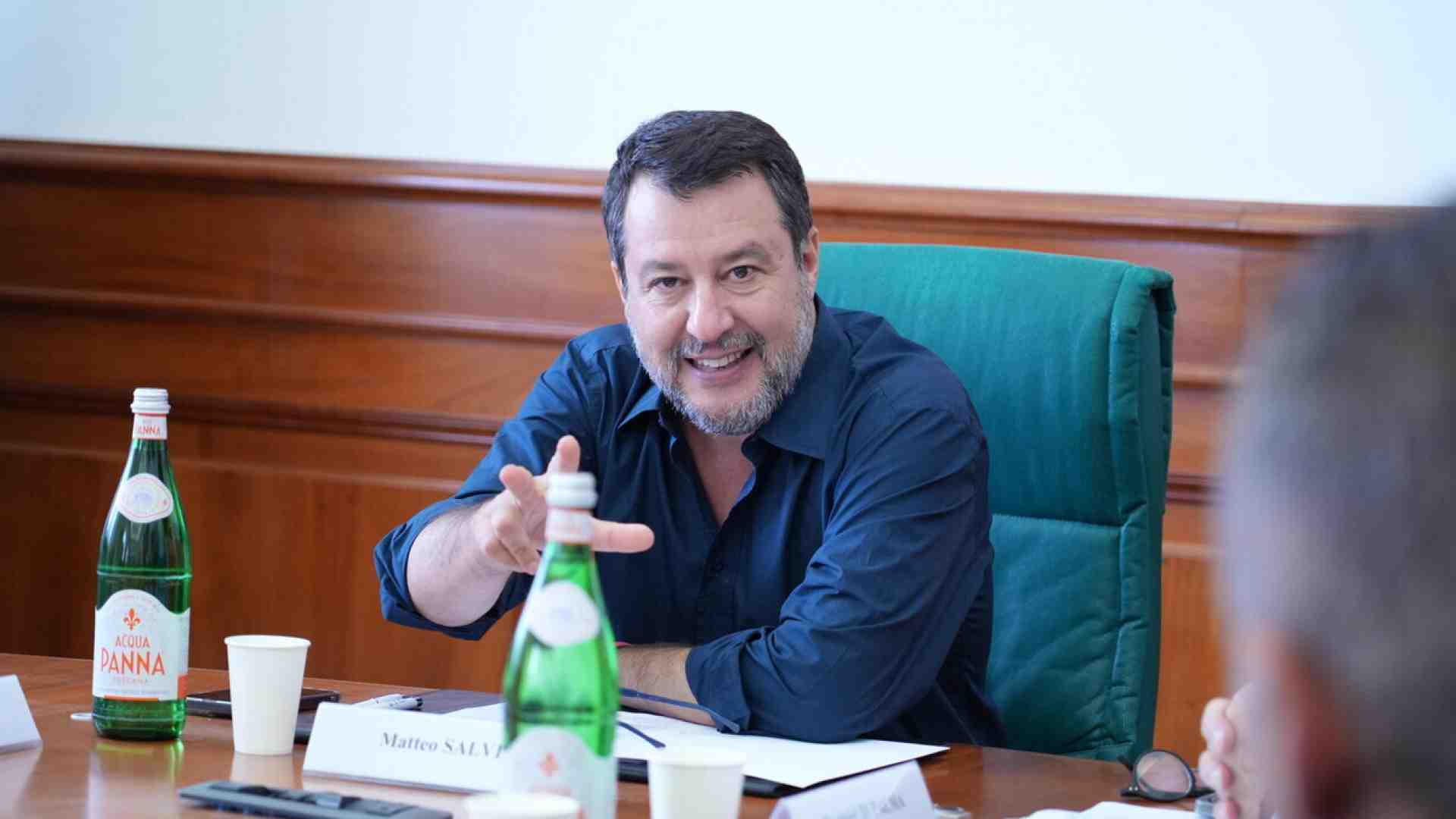 Per liberalizzare il settore dei taxi Salvini e Rixi si fanno aiutare dall'avvocato dei tassisti