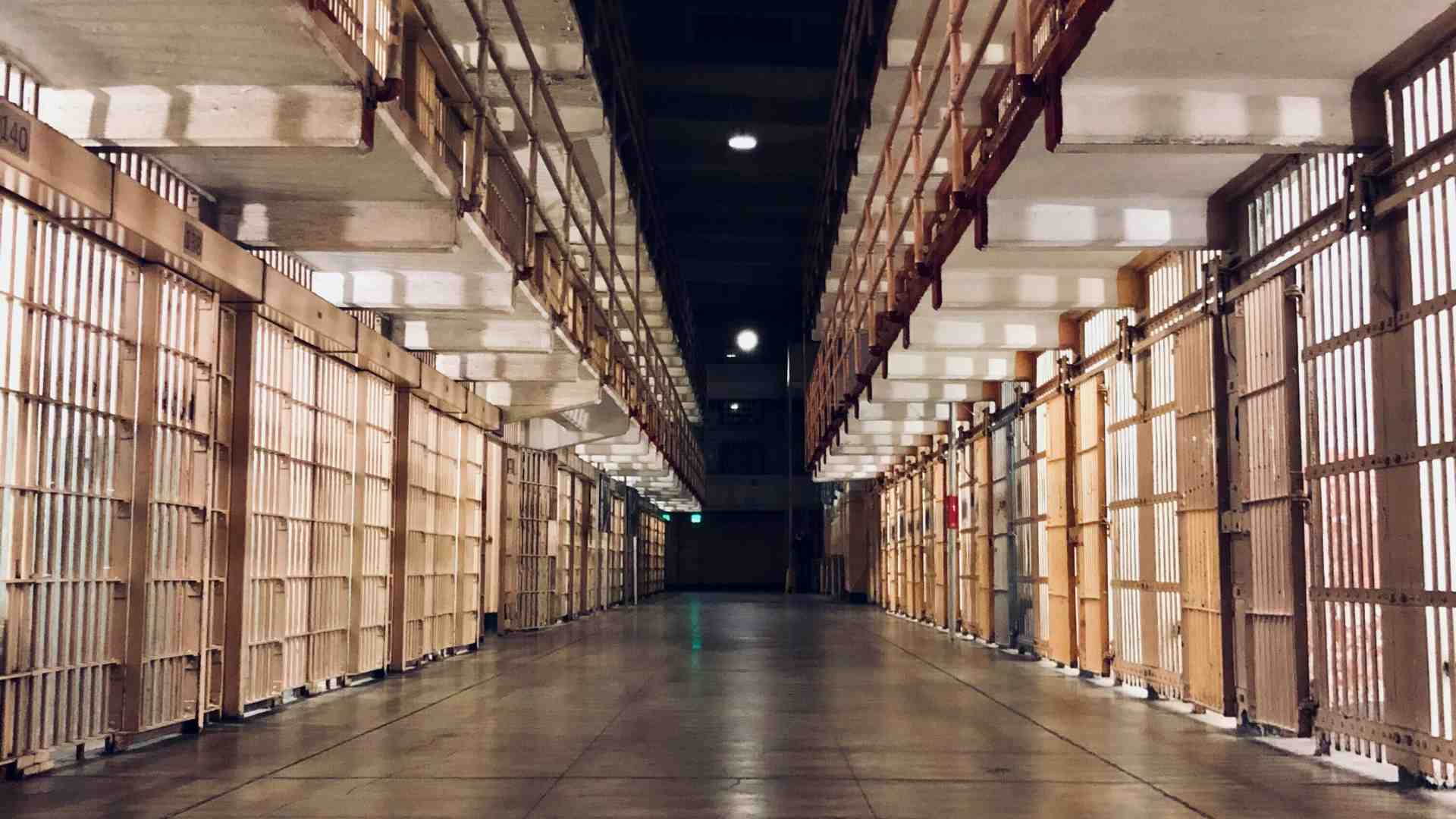 Il suicidio in carcere, vistoso e agghiacciante. Altrimenti a che serve?