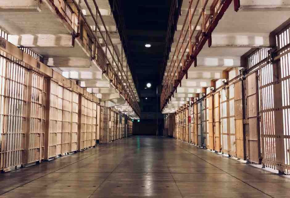 Il suicidio in carcere, vistoso e agghiacciante. Altrimenti a che serve?