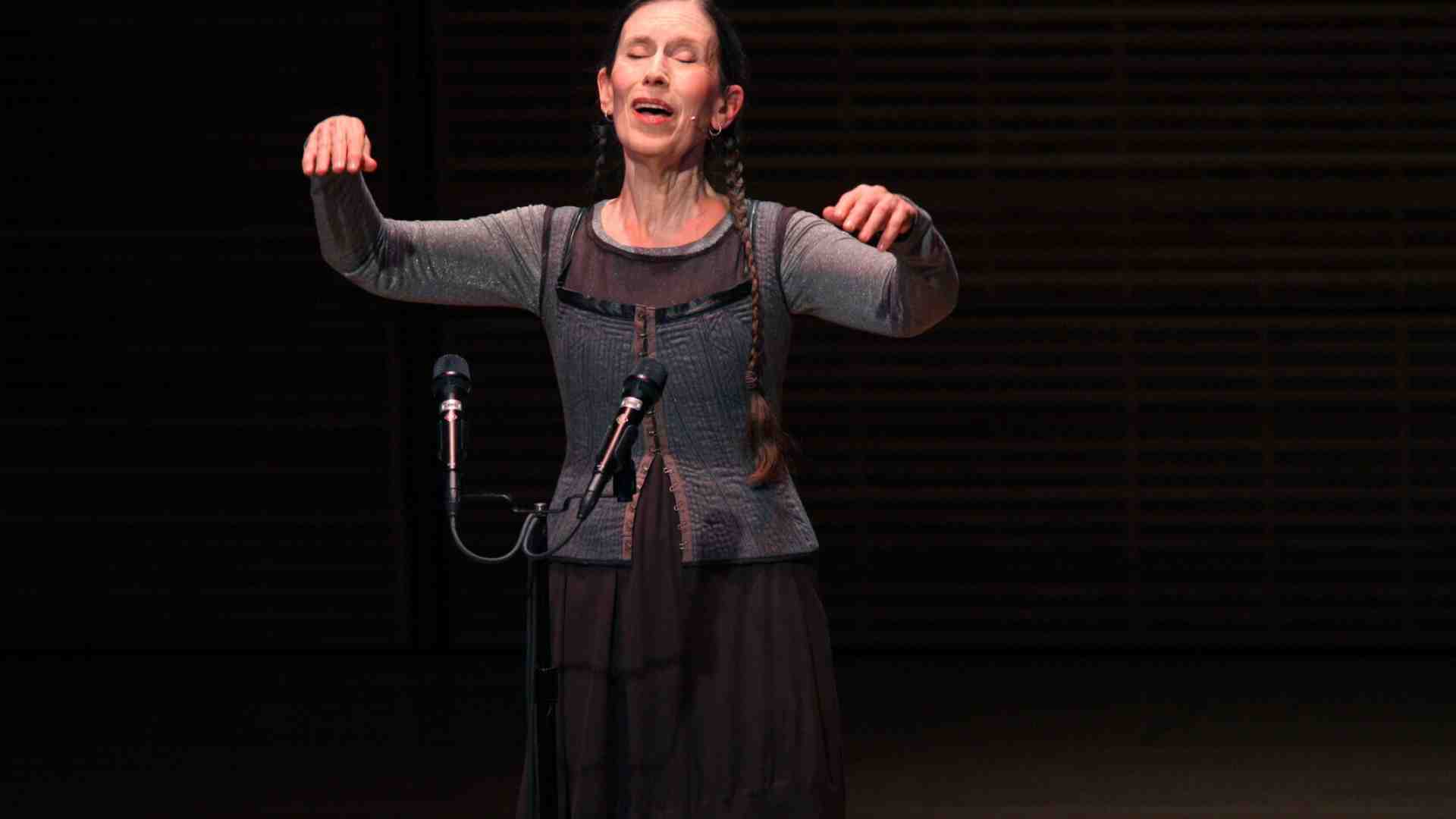 Tutti gli spettacoli a breve in scena al Teatro Olimpico di Vicenza, rivisitazioni dei classici greci. Li ha anticipati Meredith Monk