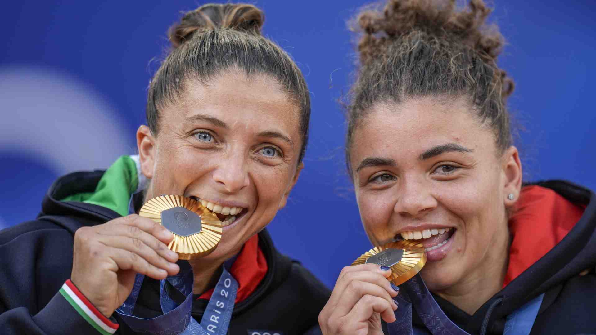 Paolini ed Errani conquistano uno storico oro nel doppio. "Un'emozione unica"