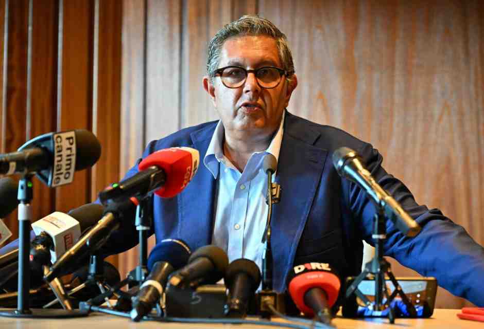 Giovanni Toti è stato rinviato a giudizio. Revocati i domiciliari anche a Spinelli