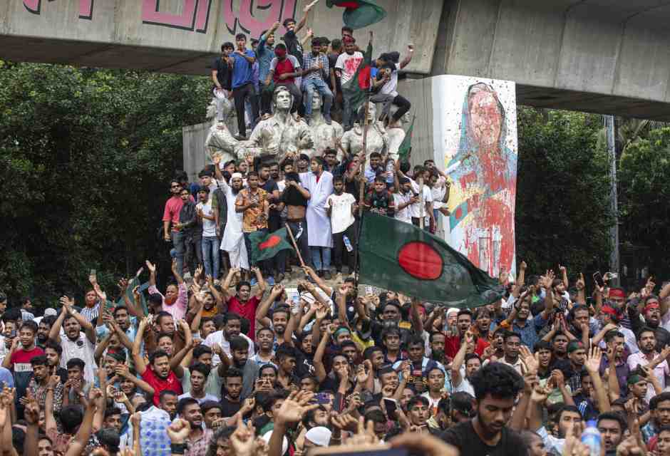 Sciolto il parlamento in Bangladesh. La fuga della premier Hasina e il pericolo di un altro autocrate