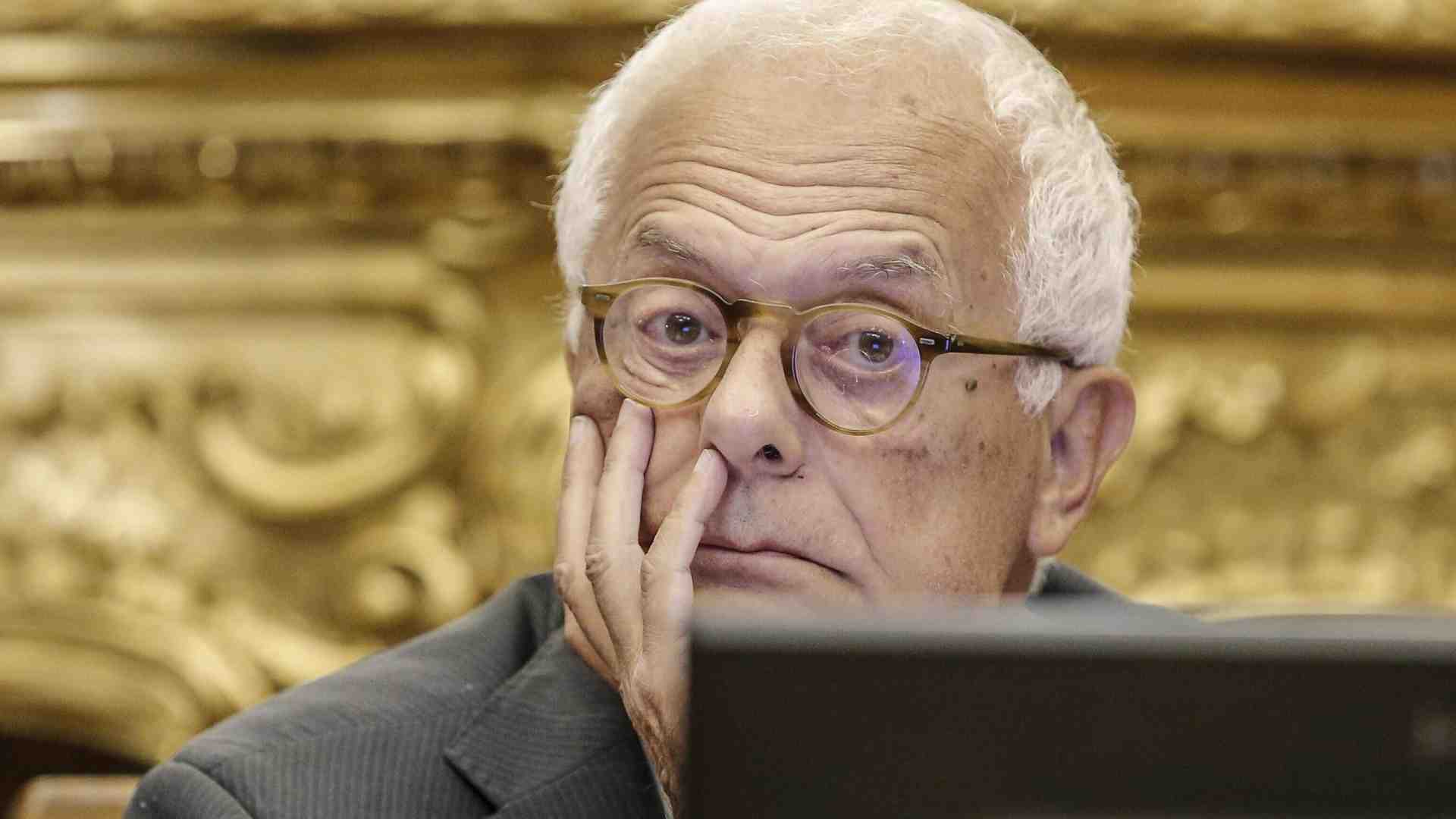 L'ex ministro Vincenzo Visco: "Bene gli extraprofitti, ma ora tassiamo gli autonomi”