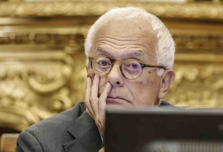 L'ex ministro Vincenzo Visco: "Bene gli extraprofitti, ma ora tassiamo gli autonomi”