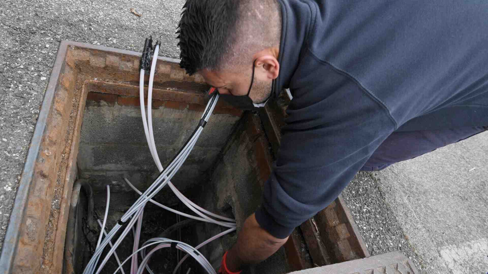 Più fibra per tutti. L’Italia ha fatto passi avanti sulla connessione veloce, ma ora è in difficoltà