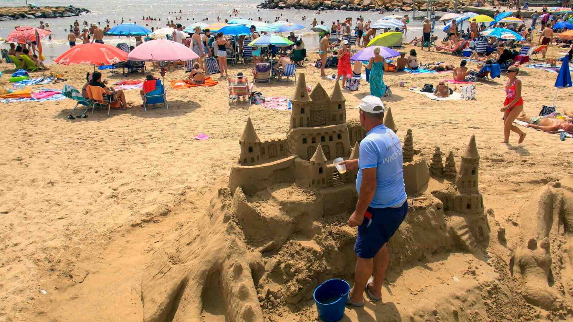 In questo mondo di sabbia. Storie di cemento e calcestruzzo contro la retorica catastrofista