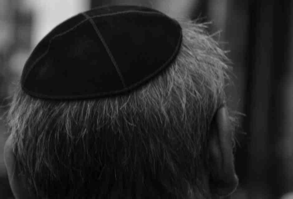 “Vorrei accoltellare gli ebrei”. Lo scandalo dello scrittore e il ventriloquo della coscienza occidentale