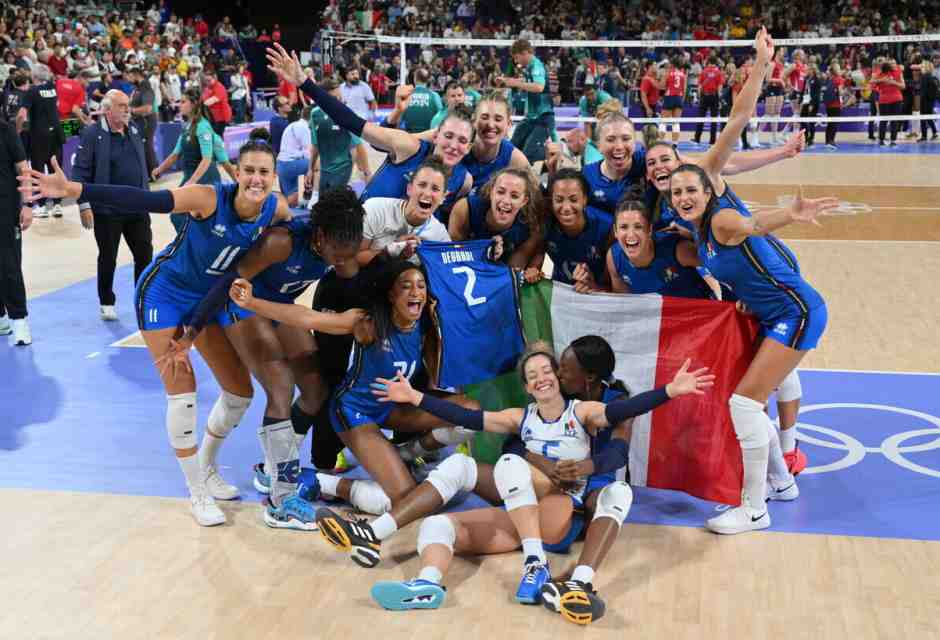 Le magnifiche ragazze del volley. L'Italia di Velasco vince l'oro olimpico