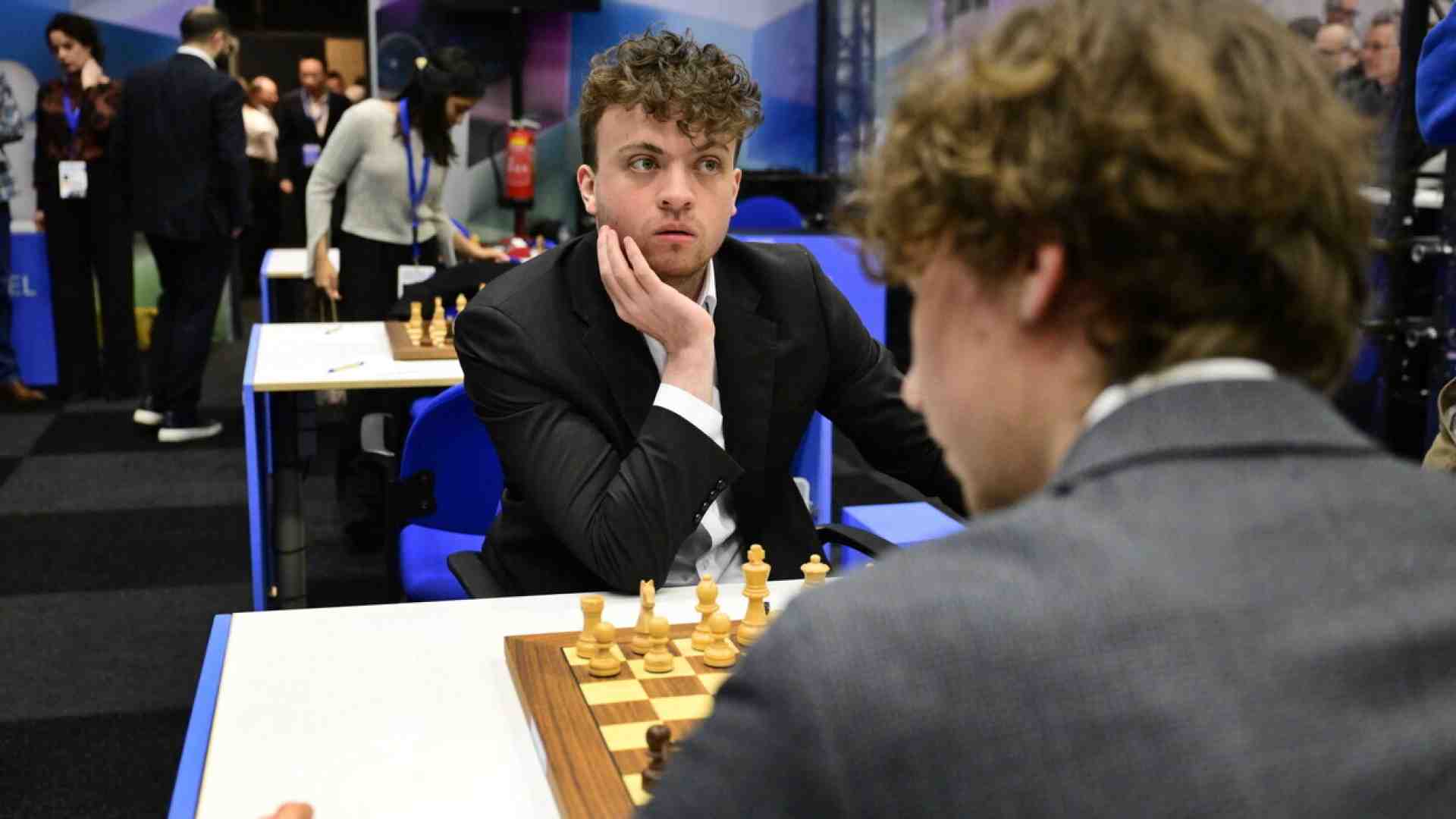 Tutti contro Niemann, 21enne prodigio degli scacchi