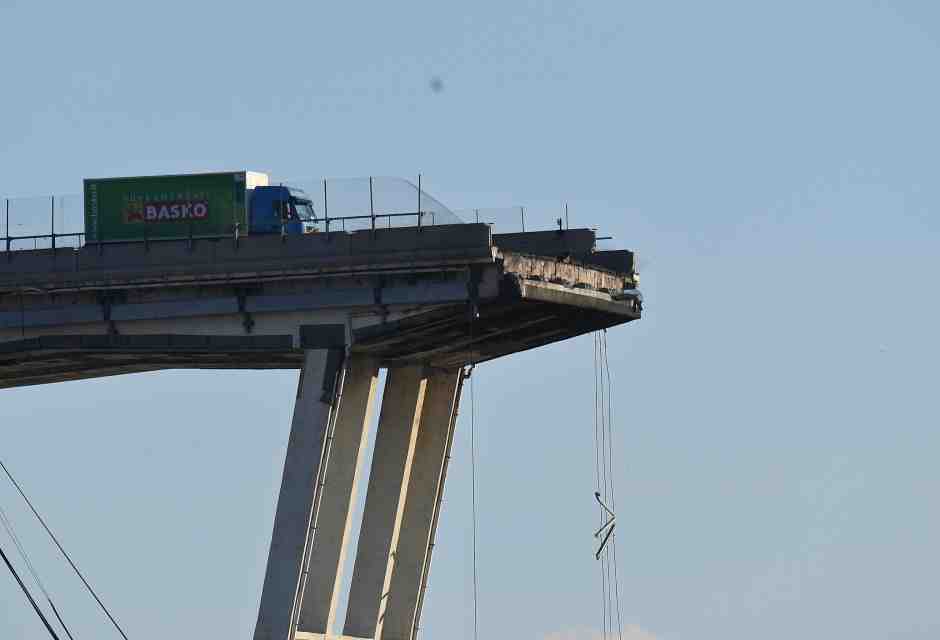 Sei anni dal crollo del Ponte Morandi. Mattarella: "Le responsabilità devono essere definitivamente accertate"