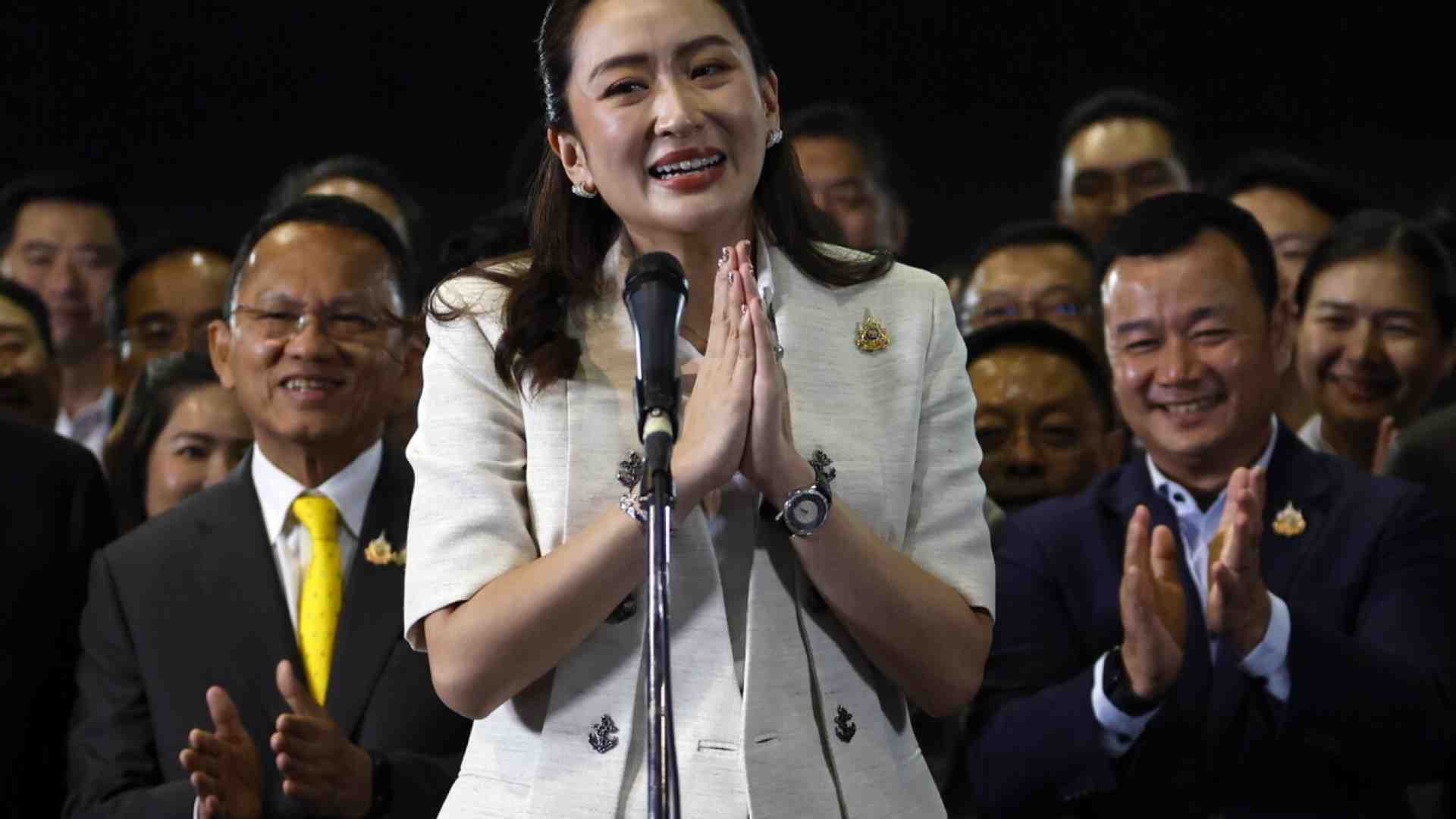 In Thailandia torna al governo Shinawatra: la nuova premier è la figlia dell'ex primo ministro Thaksin